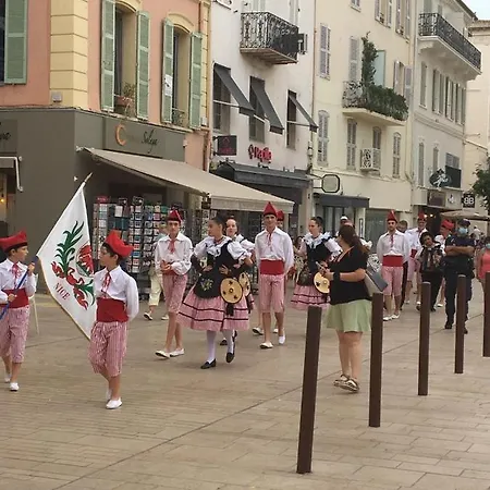 Lisa V Cannes